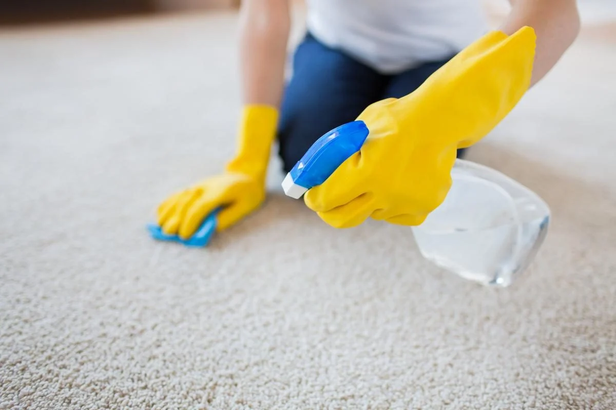 Як почистити килим від бруду без хімії: прості рекомендації