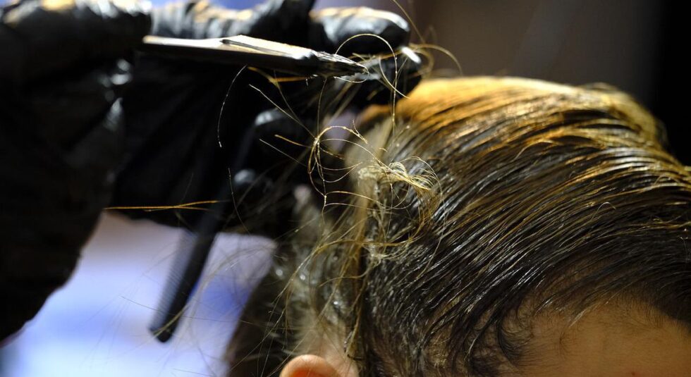Який барвник найгірше діє на волосся, перетворюючи його на мочалку