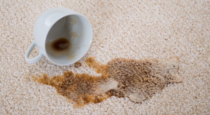 Чим відчистити пляму від кави на килимі
