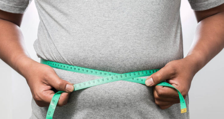 Лікар назвав звичку, що веде до росту жиру на животі