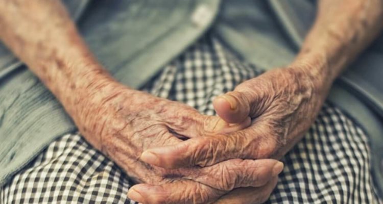 Геронтологи з Австралії розвінчали міфи про симптоми наближення старості