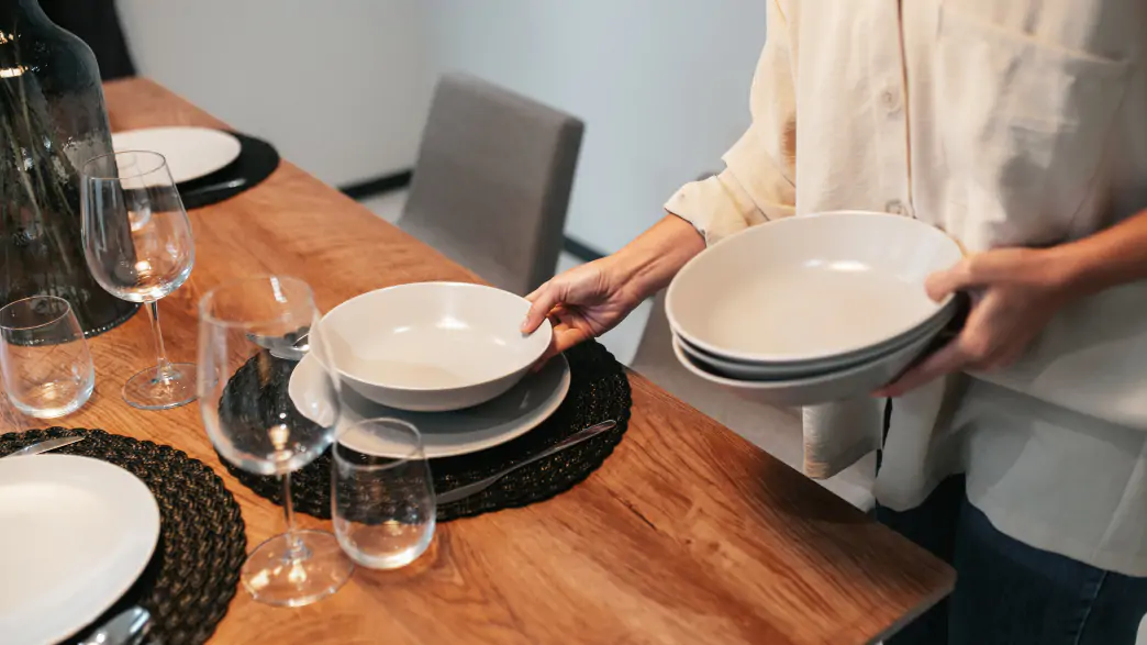 Три народні засоби для миття жирного посуду без хімії та гарячої води