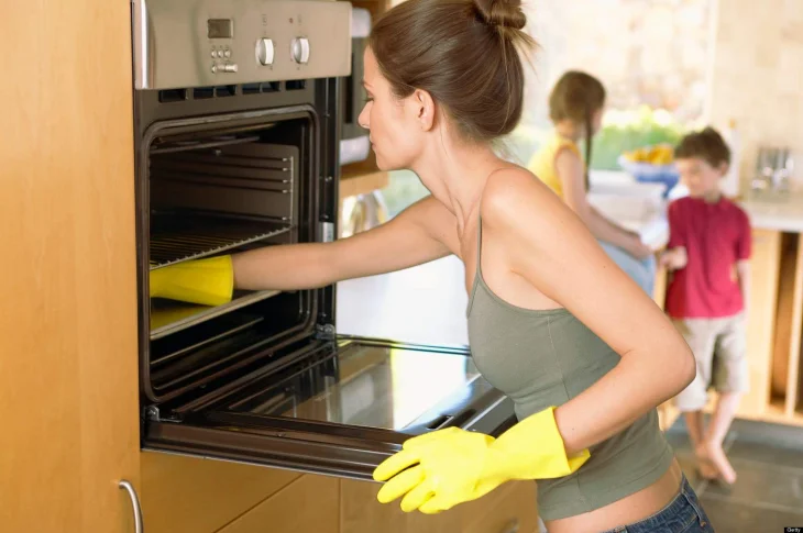 Прості домашні способи відмити духовку до блиску
