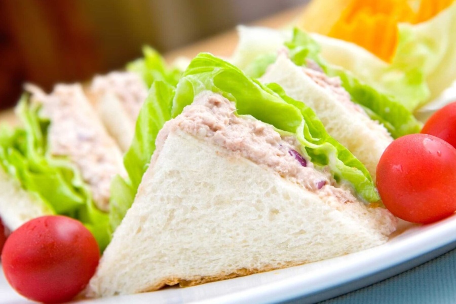 Сендвічі з тунцем та рікотою