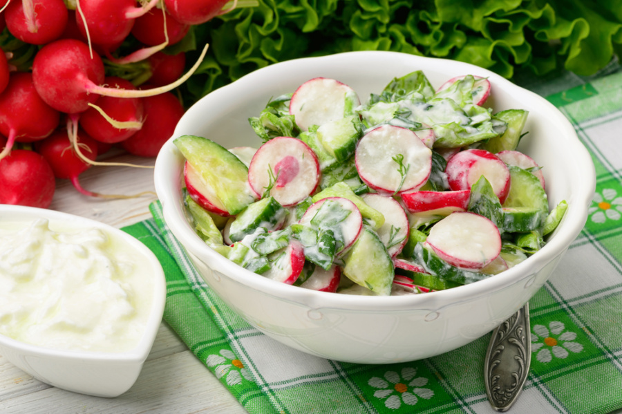 Салат з черемші та редиски