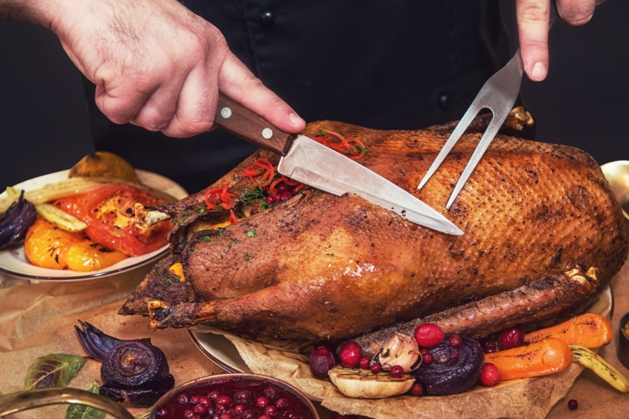 Як приготувати соковиту гуску в духовці