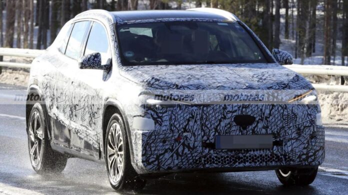 Screenshot_39 Новий GLA від Mercedes показали на перших знімках