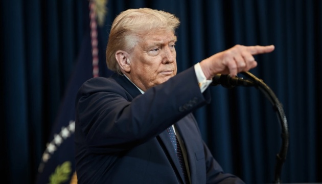 Трамп заявив, що США повністю заблокують Ормузьку протоку