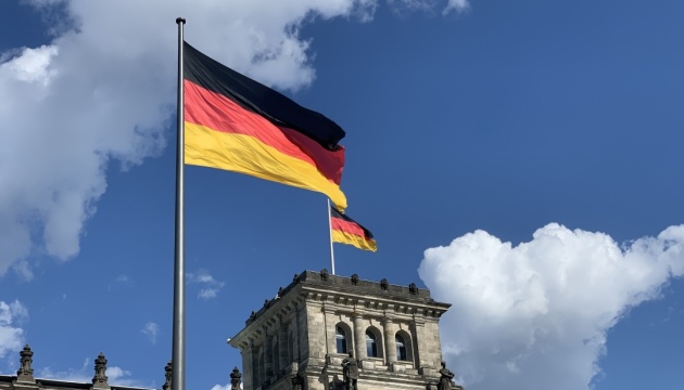 У Німеччині чоловіків зобов’язали отримувати дозвіл на перебування за кордоном понад три місяці