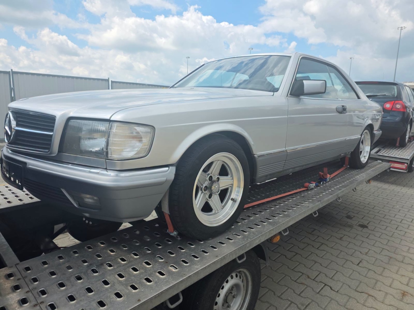 Спроба контрабанди раритетного Mercedes-Benz 380 SEC під виглядом допомоги ЗСУ