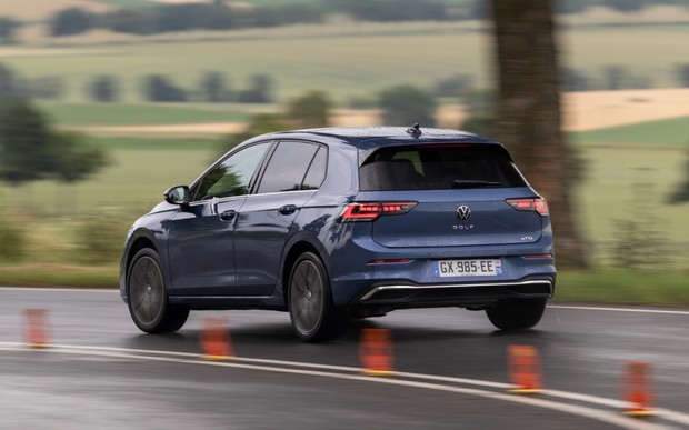 vw-golf-viii-z-dvz-vipuskatimut-do-2035-roku-za-slovami-odnogo-z-bosi__259291-620x0 Українці масово повертаються до авто з ДВЗ