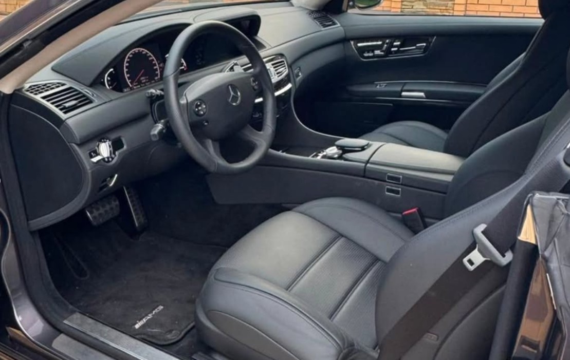 Унікальна капсула часу: в Україні продають майже новий Mercedes-Benz CL 63 AMG C216